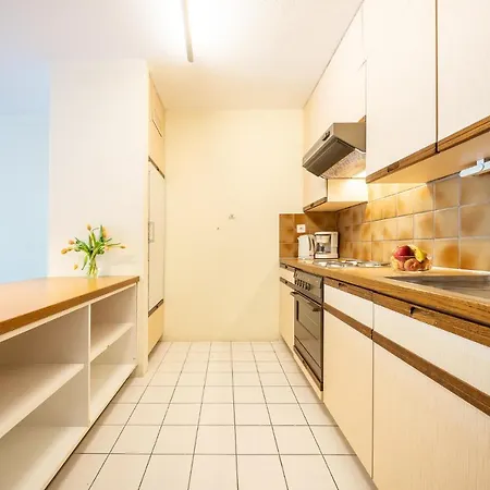 Pl 202 Lichtdurchflutete Mit Grossem Balkon Richtung Scuol 아파트