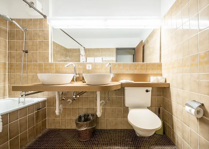 Pl 202 Lichtdurchflutete Mit Grossem Balkon Richtung Scuol